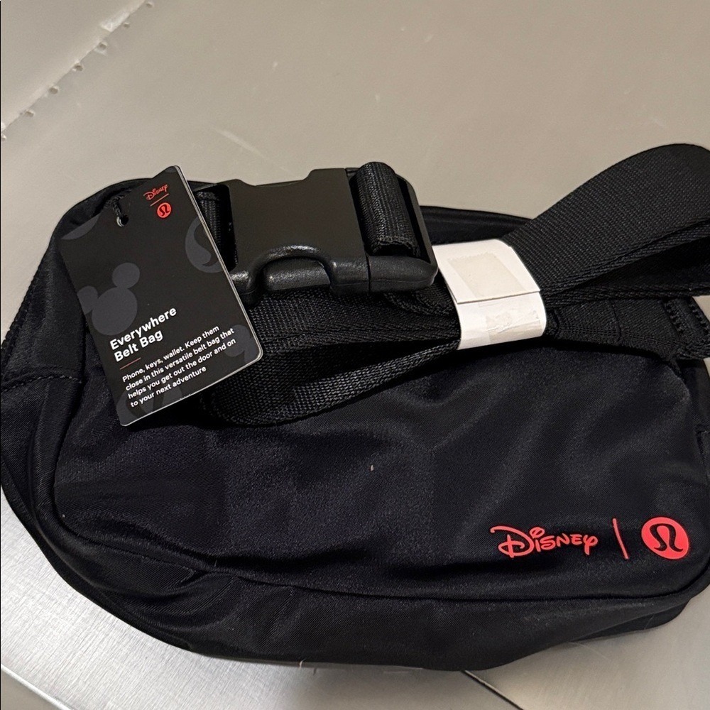 Disney x lululemon Everywhere Belt Bag 1L Mickey in Motion Graphic nwt - Picture 4 of 5